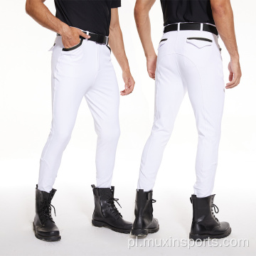 W standardowych ubraniach jeździeckich białe bryczesy mężczyźni